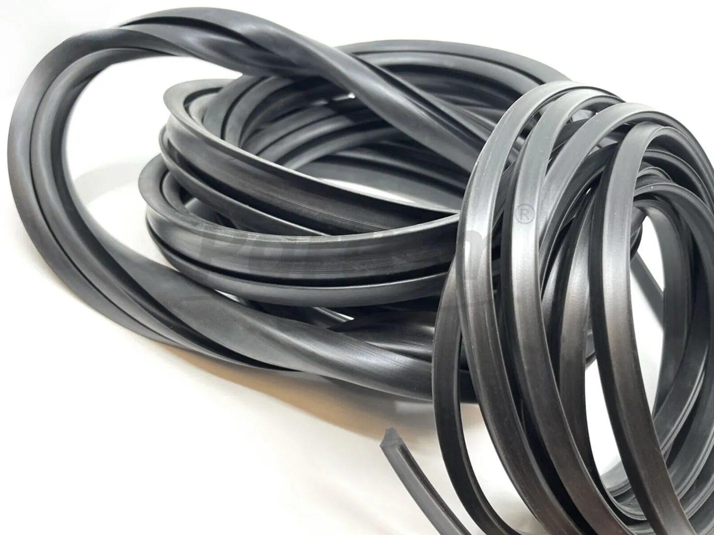 BMW E30 RUBBER FRONT WINDSHIELD SEAL WITH BLACK  WINDSHIEL MOLDING TRIM COUPE & SEDAN