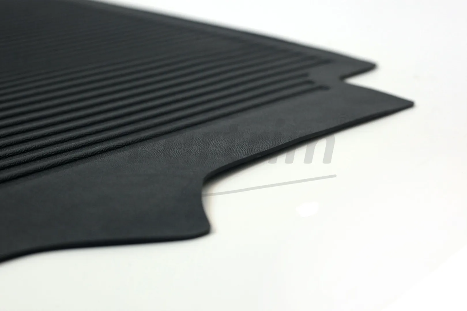 MERCEDES W123 TRUNK RUBBER
